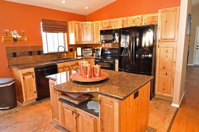 13006 Mandalay_Kitchen Island