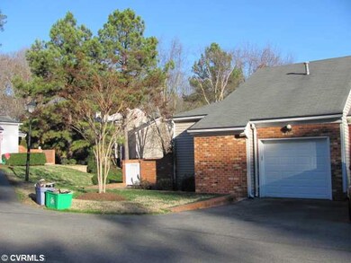 Parking Lot/Garage - Attached 1 Car Garage w/Entra