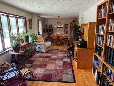 1220 Countryside Ln, Columbus, IN 47201 - photo 5