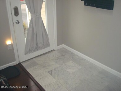 621 Willow Crest Dr, Pittston, PA 18640 - photo 2