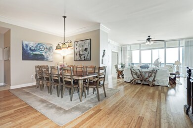 Large Dining area to accommodate all of your famil