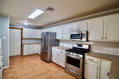 843 W H Ave, Kingsville, TX 78363 - photo 5