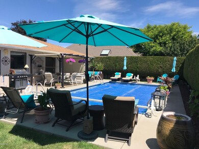 Pool & Private Patio To Enjoy