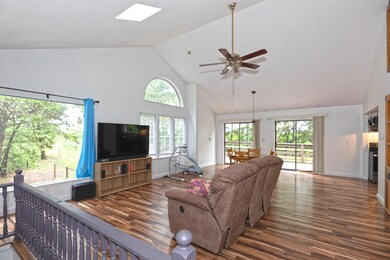 8700 N Cedar Ct, Columbia, MO 65202