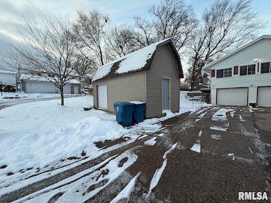 1929 5th St, East Moline, IL 61244 - photo 4