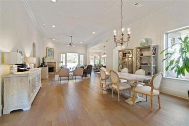 Large Feel with Expansive (35ft x 16.5ft) Open Din