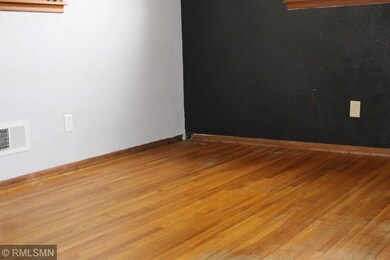 BR1-Hardwood Floors