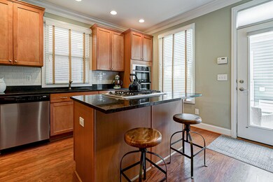 1022 Perry St, Columbus, OH 43201 - photo 5