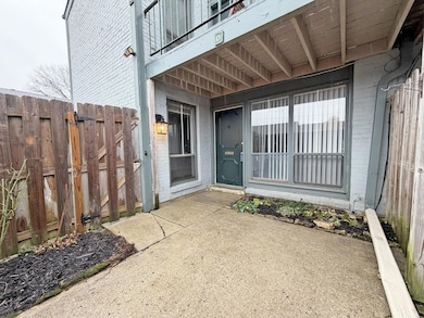 4710 Charecote Ln unit D, Columbus, OH 43220 - photo 3