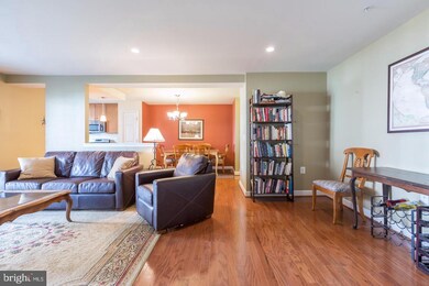 4113 S Four Mile Run Dr unit 304, Arlington, VA 22204 - photo 3