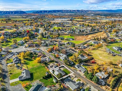 701 Lockhart Dr, Yakima, WA 98901 - photo 2