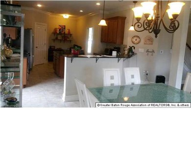 BREAKFAST & KITCHEN