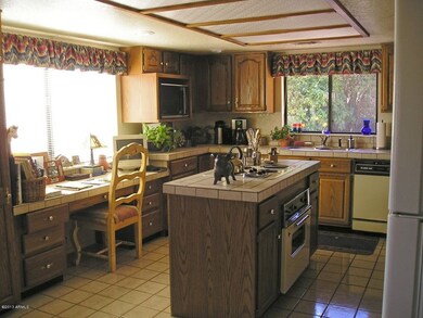 FUNCTIONAL KITCHEN W/ISLAND