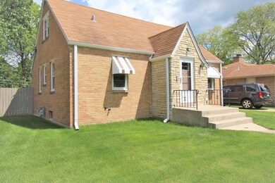 307 N Martin Ave, Waukegan, IL 60085 - photo 2