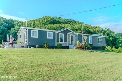 807 Gists Creek Rd, Sevierville, TN 37876 - photo 3