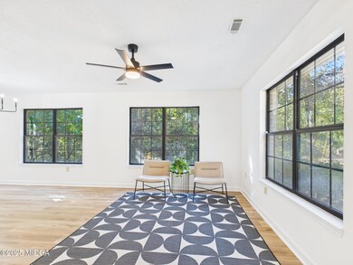 CAM03843G0-PR0124-STILL018