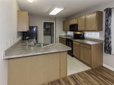 556 Scotch Pine Dr, Greenwood, IN 46143 - photo 6