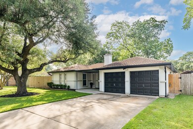 1713 Sherwood Cir, Alvin, TX 77511 - photo 2