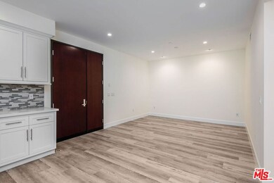 1237 S Holt Ave unit 204, Los Angeles, CA 90035 - photo 5