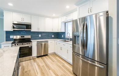 1900 Benjamin Franklin Dr unit 3, Sarasota, FL 34236 - photo 3