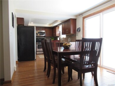 Slider's open to Lovely yard with Gorgeous & Spaci