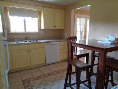 EAT-IN KITCHEN