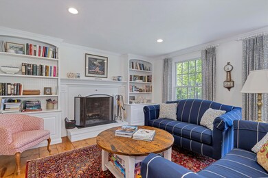 Living Room w/fireplace