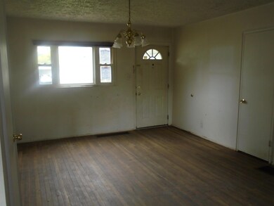 4387 Allen Dr, Columbus, OH 43213 - photo 3