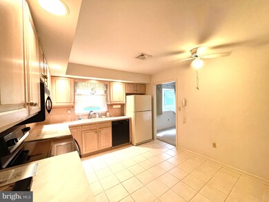 418 Benjamin Dr, Chambersburg, PA 17201 - photo 4