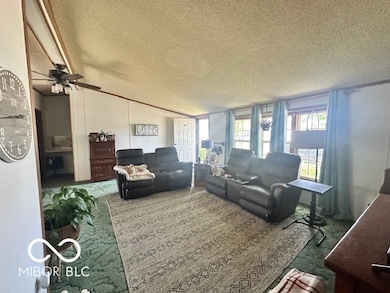 4726 Breckenridge Dr, Columbus, IN 47203 - photo 4