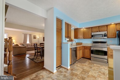 8057 Brightwood Ct, Ellicott City, MD 21043 - photo 4