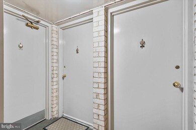 19 Canterbury Square unit 102, Alexandria, VA 22304 - photo 2