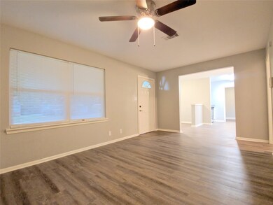 9910 Carmalee St, Houston, TX 77075 - photo 5