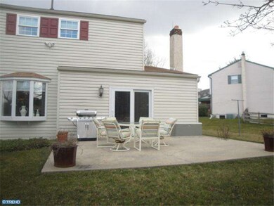 368 Roanoke Cir, Norristown, PA 19403 - photo 3