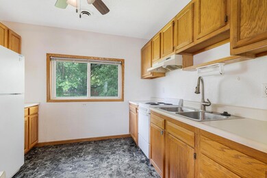 2008 Highview Ct, Cedar Falls, IA 50613 - photo 6
