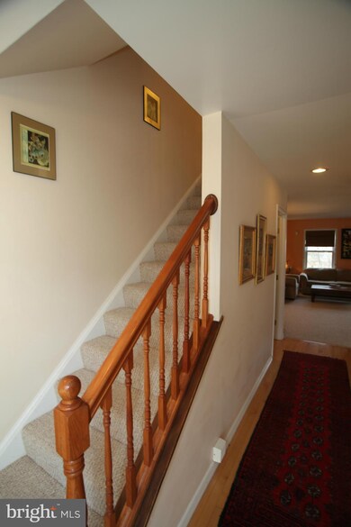 10242 Arizona Cir, Bethesda, MD 20817 - photo 2
