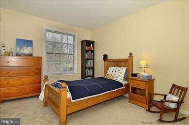 13322 Foxhole Dr, Fairfax, VA 22033 - photo 6