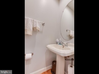 9978 Cyrandall Dr, Oakton, VA 22124 - photo 6