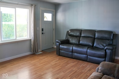 704 Della Rd, Columbus, IN 47203 - photo 7