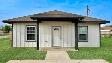 116 Sterling Dr, Chickasha, OK 73018 - photo 2