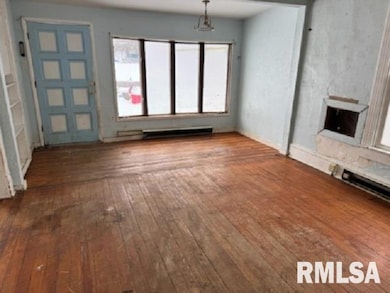 305 N Fulton St, Payson, IL 62360 - photo 2