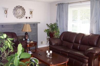 Lovely LR w Fireplace