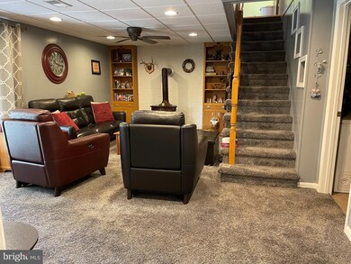 932 Redwood Dr, Waynesboro, PA 17268 - photo 4