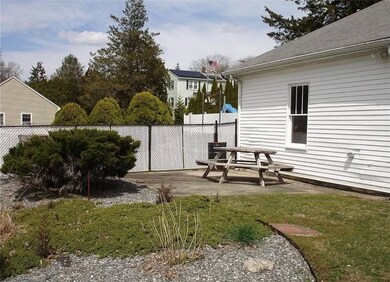 705 Mendon Rd, Woonsocket, RI 02895 - photo 4