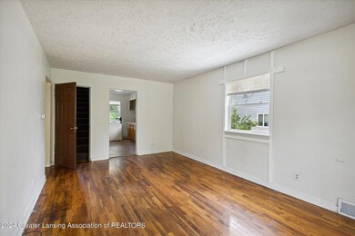 07-1530-Snyder-Rd-East-Lansing-MI-48823-