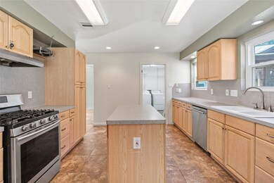 101 Palm Aire Dr, Friendswood, TX 77546 - photo 6