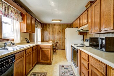 110 Bowers St, Johnson City, TN 37601 - photo 7