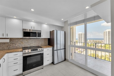 Silver Thatch Intracoastal unit 1004, Pompano Beach, FL 33062 - photo 4