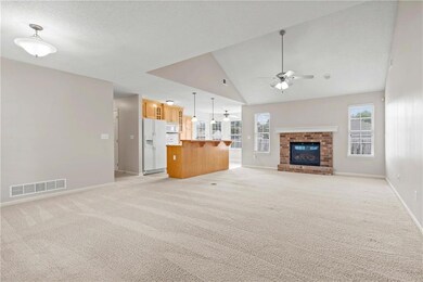 809 Cypress Ct, Raymore, MO 64083 - photo 4