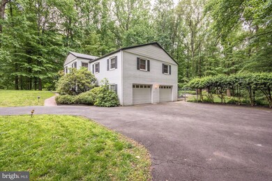 9707 Barlow Rd, Fairfax, VA 22031 - photo 3